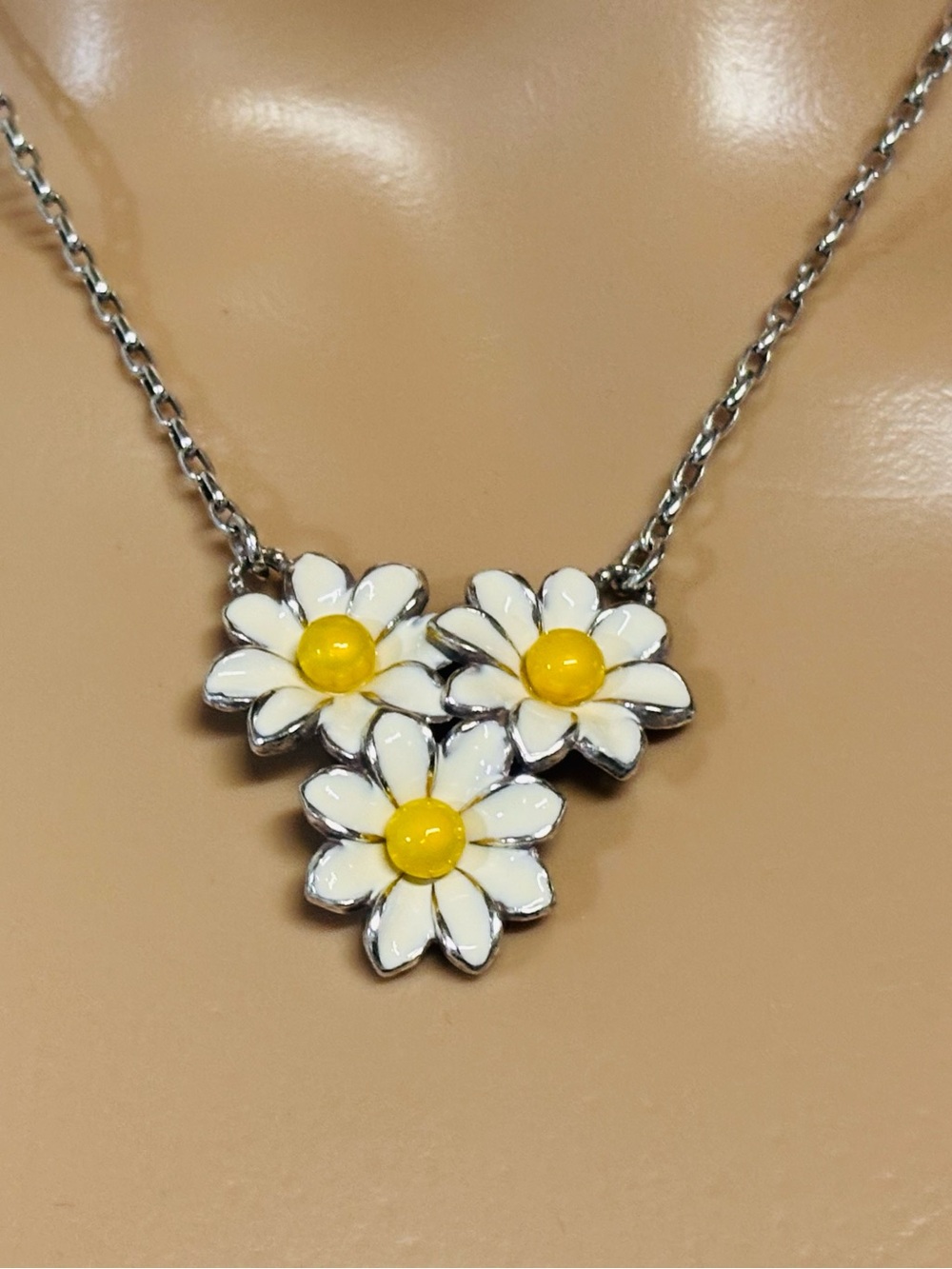 ❤️Rare Find!  Brighton “Love Daisy” Neckkace - Picture 2 of 7